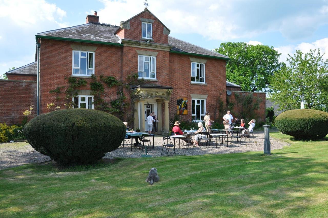 Mid Wales Arts B&B Caersws Екстериор снимка