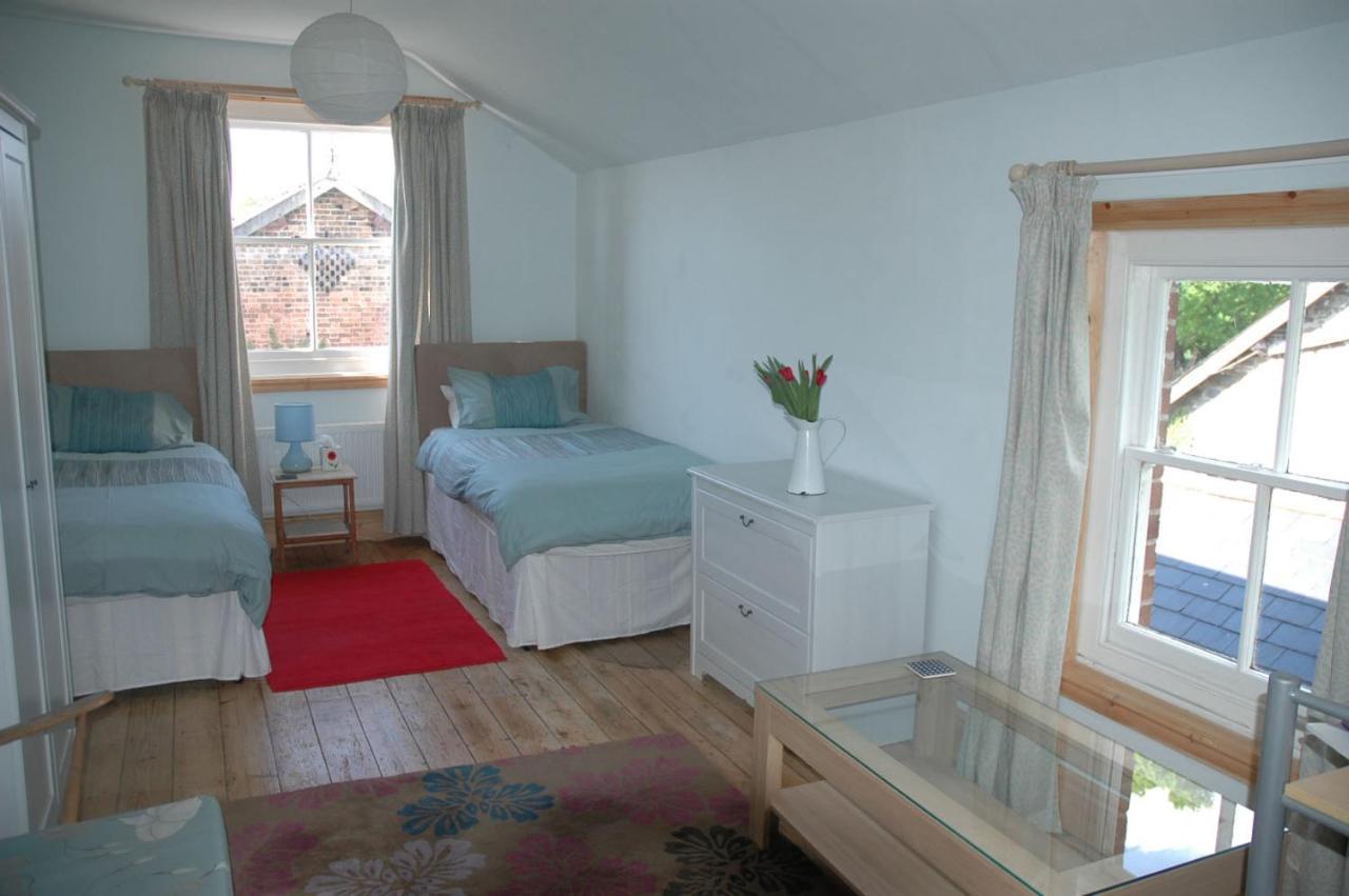 Mid Wales Arts B&B Caersws Екстериор снимка